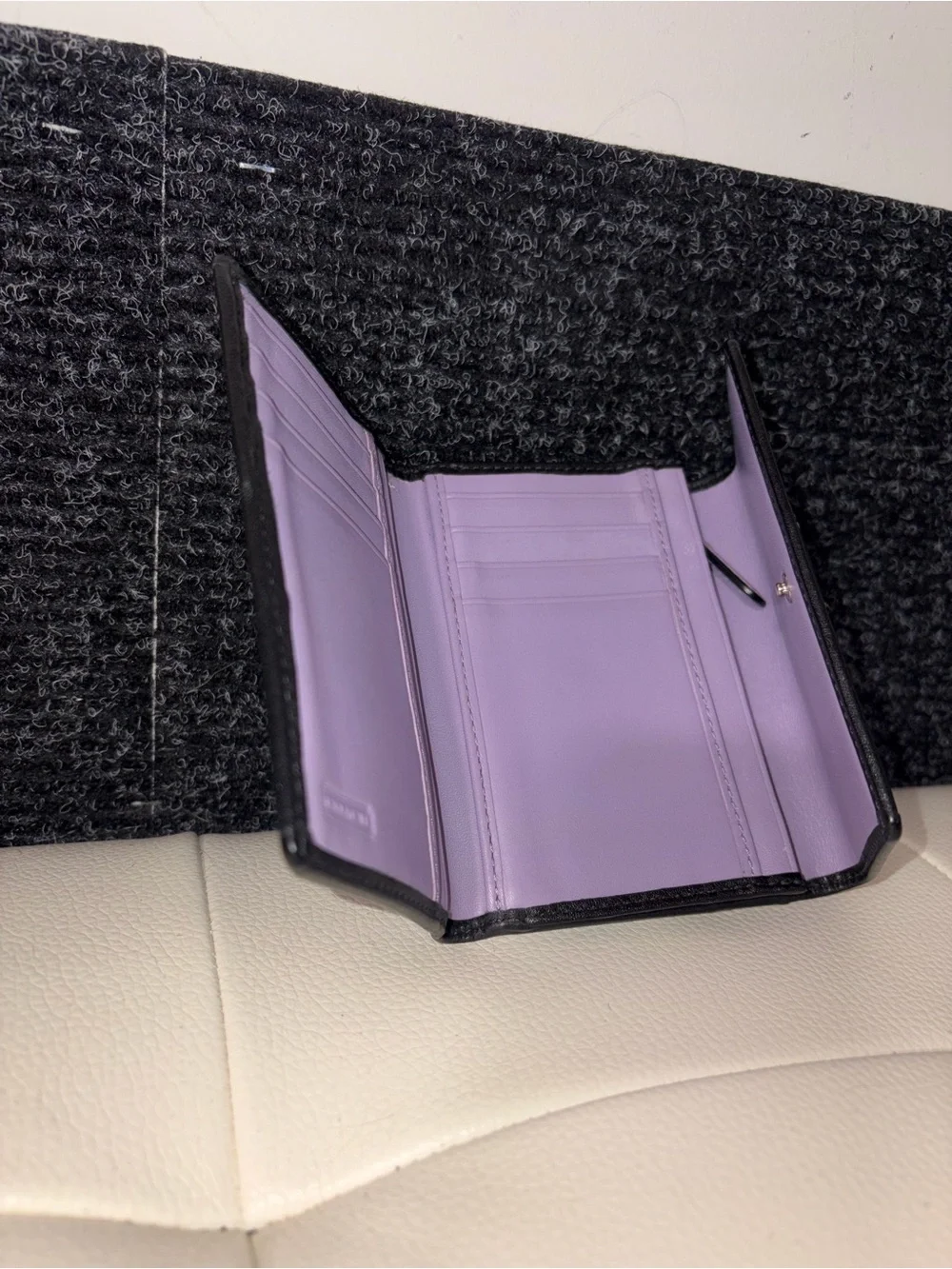 Women's Black Compact Leather Trifold Wallet